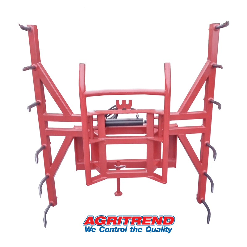 Feeder bucket for roots grains and Cereals with double sided auger for dispensing into feed lines.