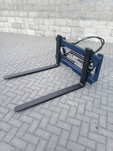 Pallet fork set with hydraulic shift