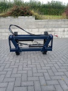 Pallet fork set with hydraulic shift