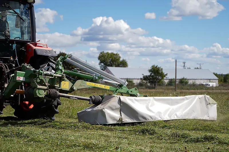 Disc mower with conditioner